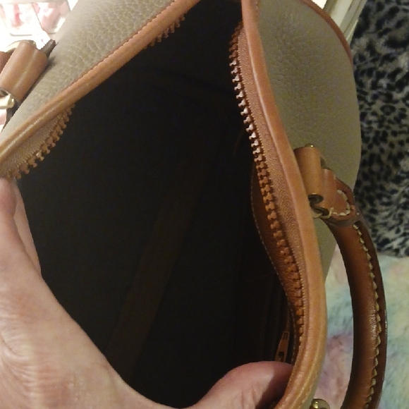 Dooney And BOURKE VINTAGE ELEPHANT GREEN / KHAKI  and Brown Leather Handbag - Picture 4 of 7